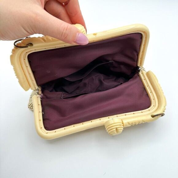Vintage Whiting and Davis Alumesh Purse w Cream Bakelite Closure Mesh Handle - Picture 6 of 13